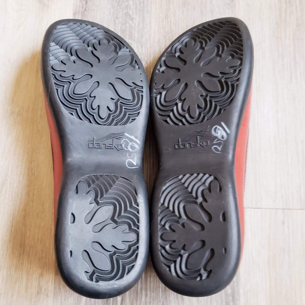 Cute Dansko shoes - Picture 7 of 10